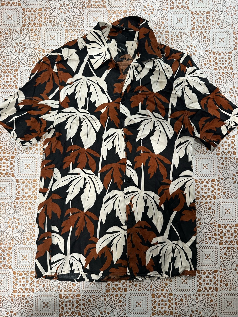 H&M Men’s XS Black Brown Leaf Print Short Sleeve Button Up Shirt